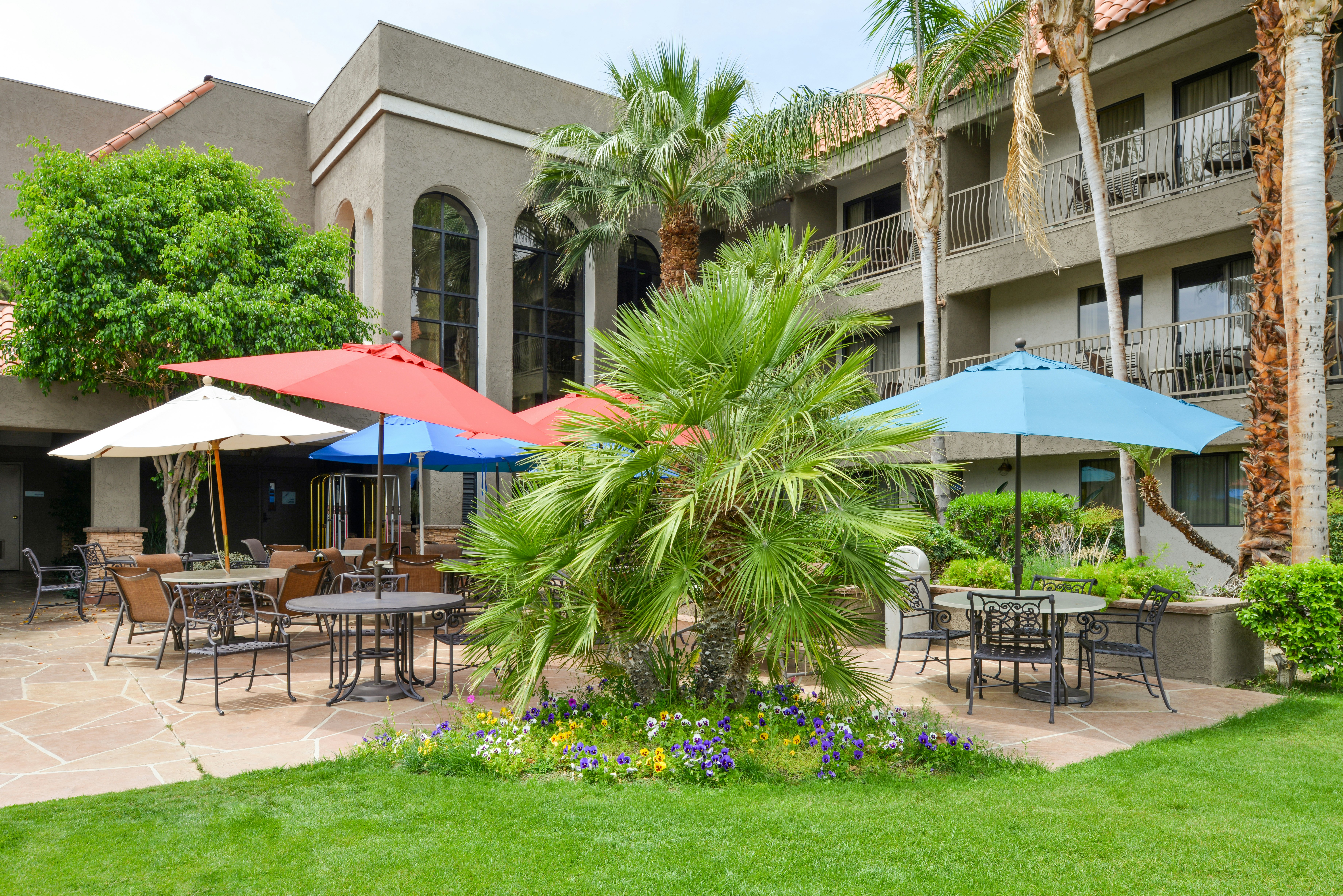Holiday Inn Express Palm Desert 75/78