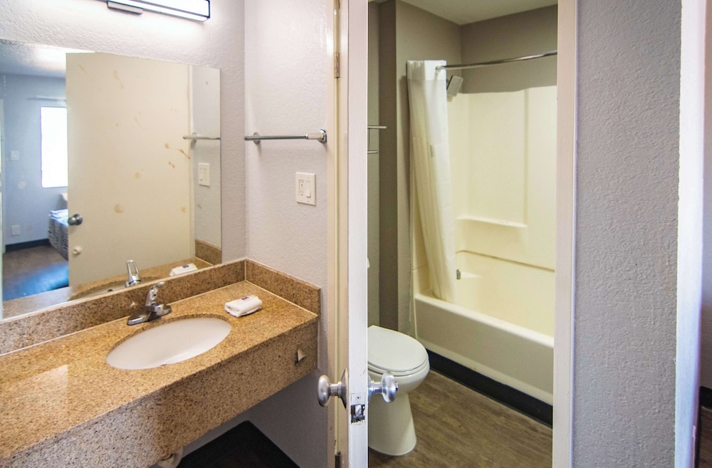 Motel6 Ft. Pierce, FL 57/60