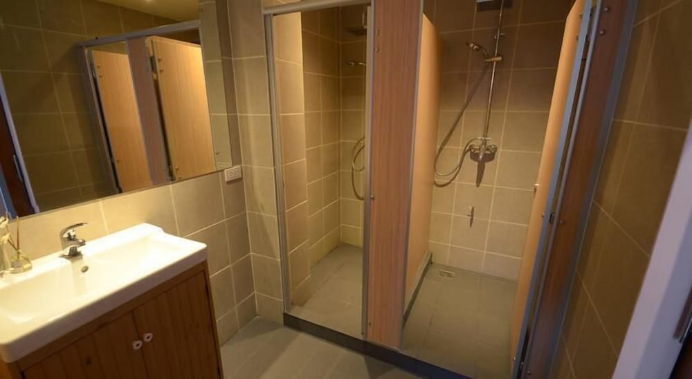 FEMALE DORM, FEMALE ONLY, 4 BEDS