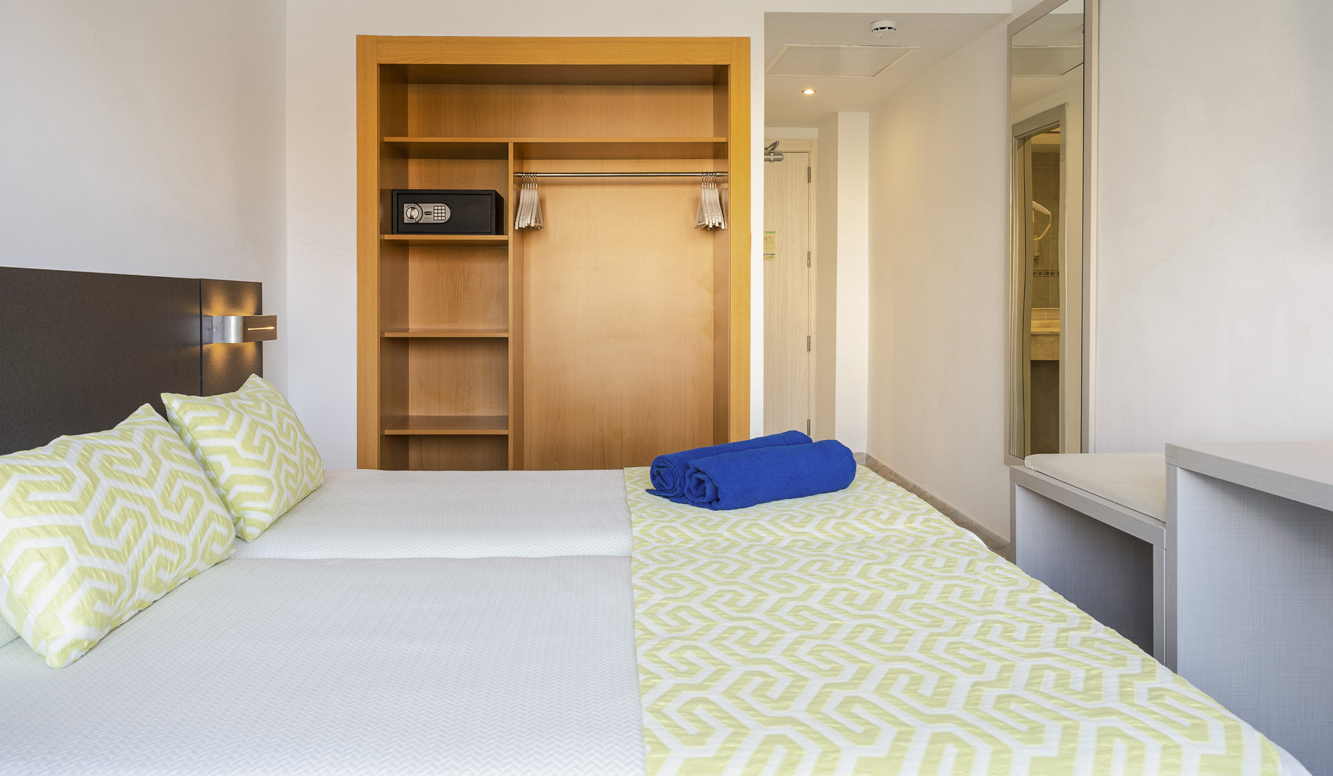 Globales Torrenova - Adults Only 30/45