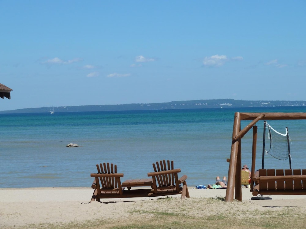 The Beach House photo3