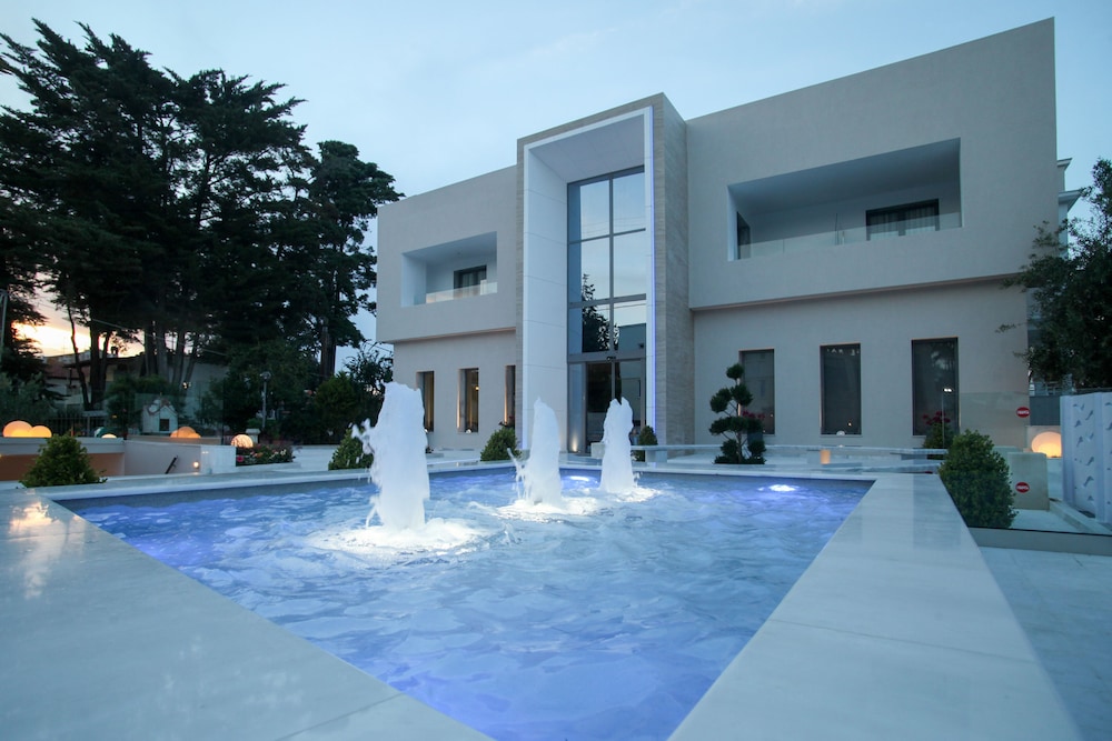 Naias Beach Hotel 37/43