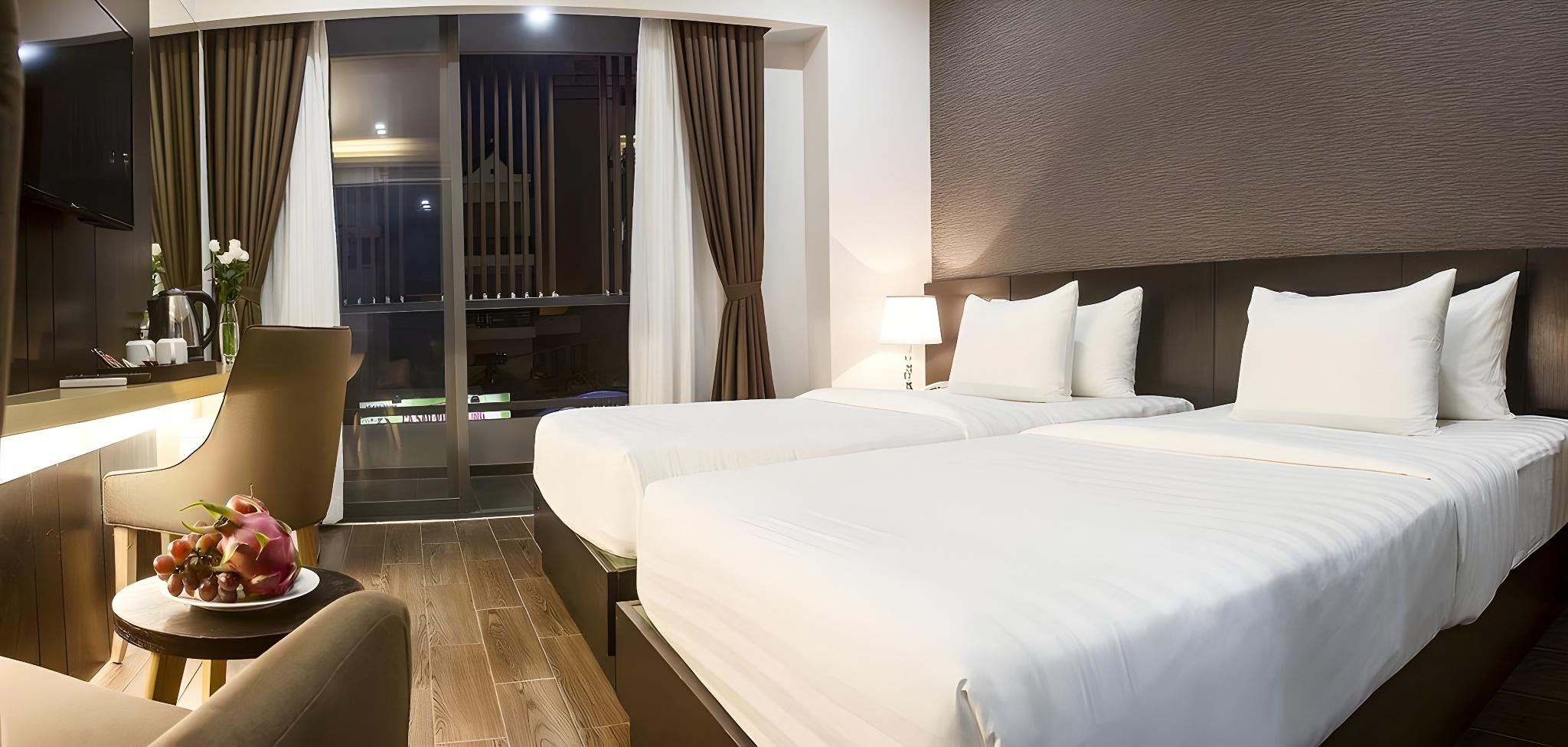 Senior, Twin Beds, City View
