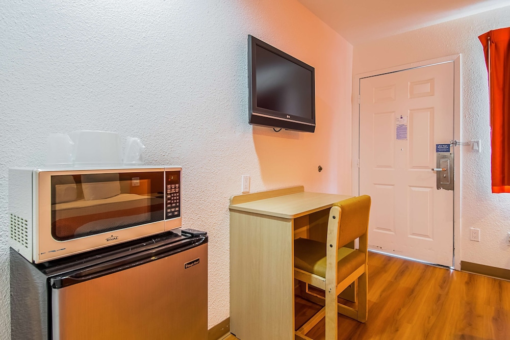 Motel6 Bakersfield, CA - Airport 48/63