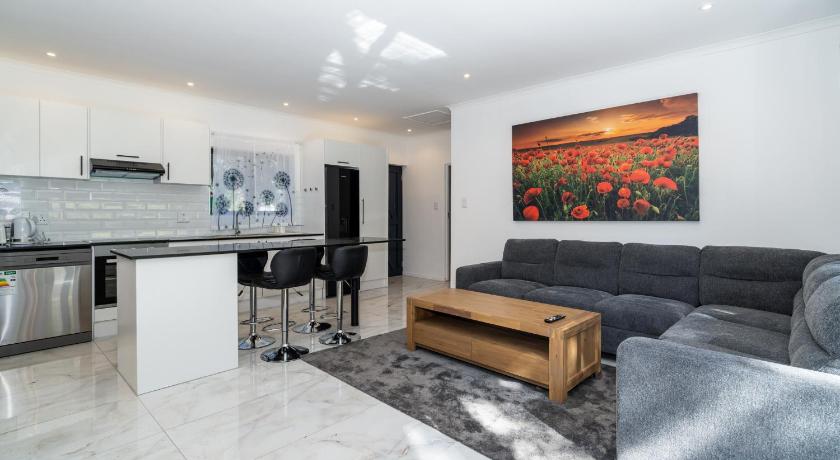 Hout Bay Gem 18/34