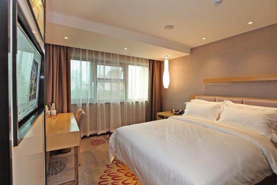 Elegant, Queen Bed