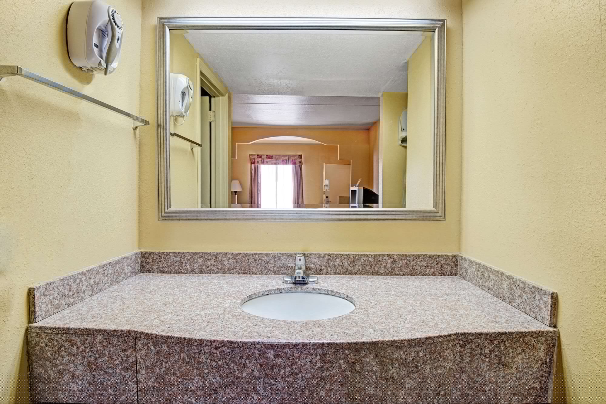 جناح استوديو بسرير كينج للمدخنين، Super 8 by Wyndham Nashville Near Downtown / I-40 3/4