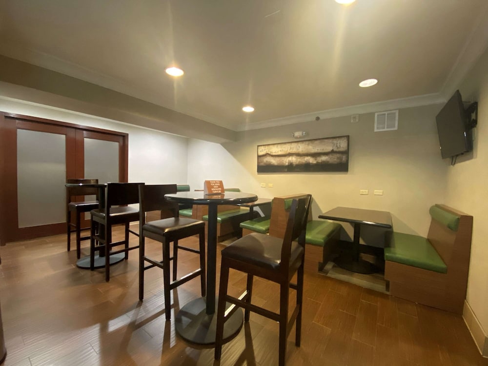SureStay Hotel by Best Western Ontario Airport 28/31