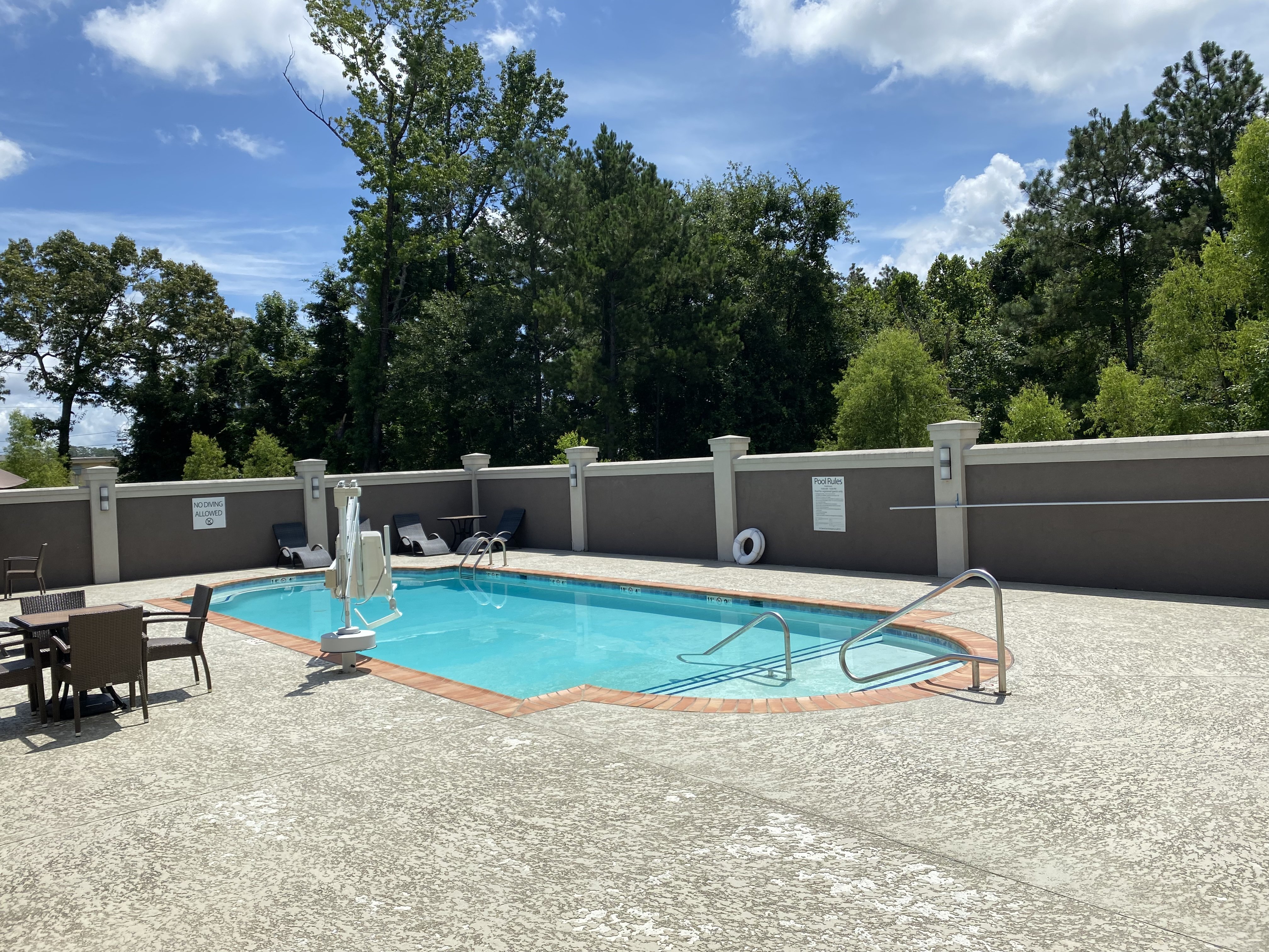 HOLIDAY INN EXPRESS PINEVILLE-ALEXANDRIA AREA 45/49