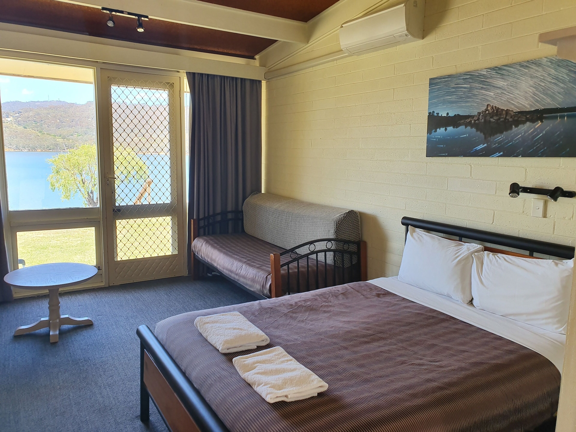 Room, 1 Queen and 1 Single Bed, Lake Front