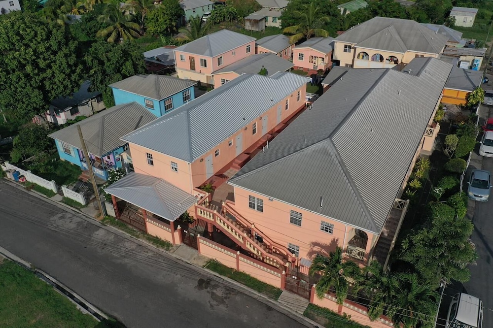 Connies Comfort Suites 3/50