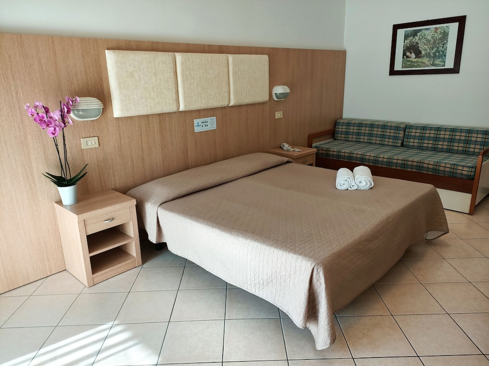 Beach, Triple, 1 Double and 1 Single Bed