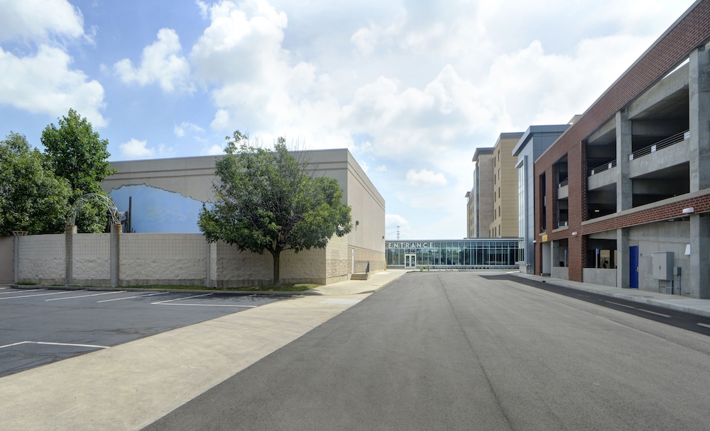 Courtyard Muncie at Horizon Convention Center 9/55