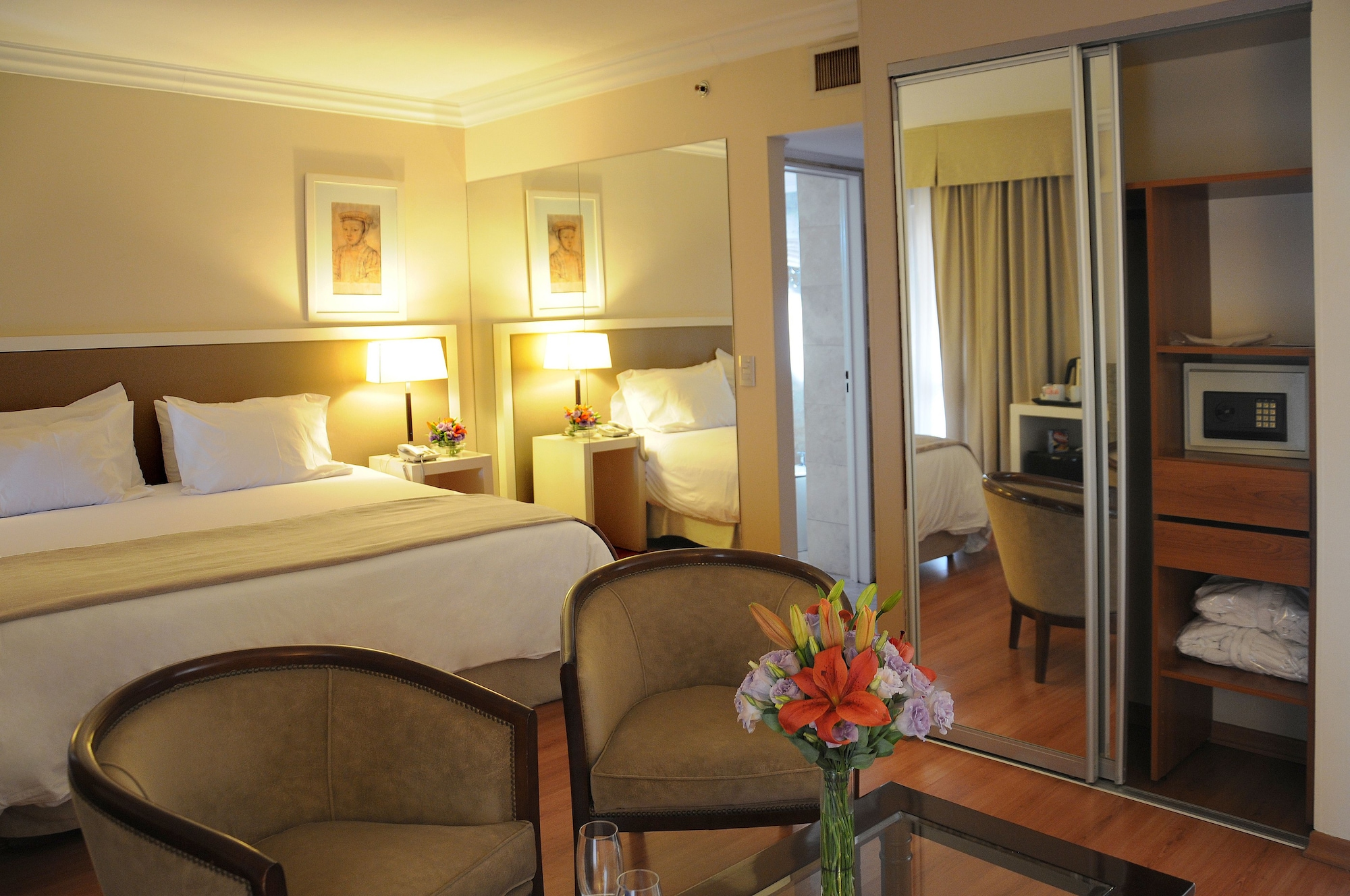 SUPERIOR, SUITE, KING BED