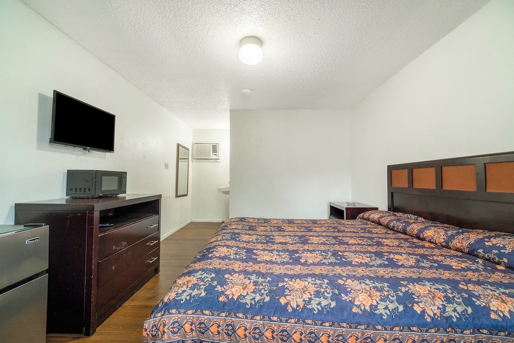 Budget Inn By OYO Palestine TX Hwy 79 11/30