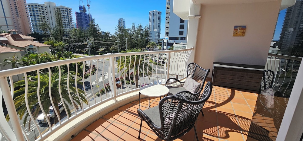 Broadbeach Holiday Apartments 23/50