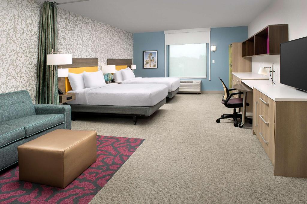 Studio, 2 Queen Beds, Sofa, Accessible