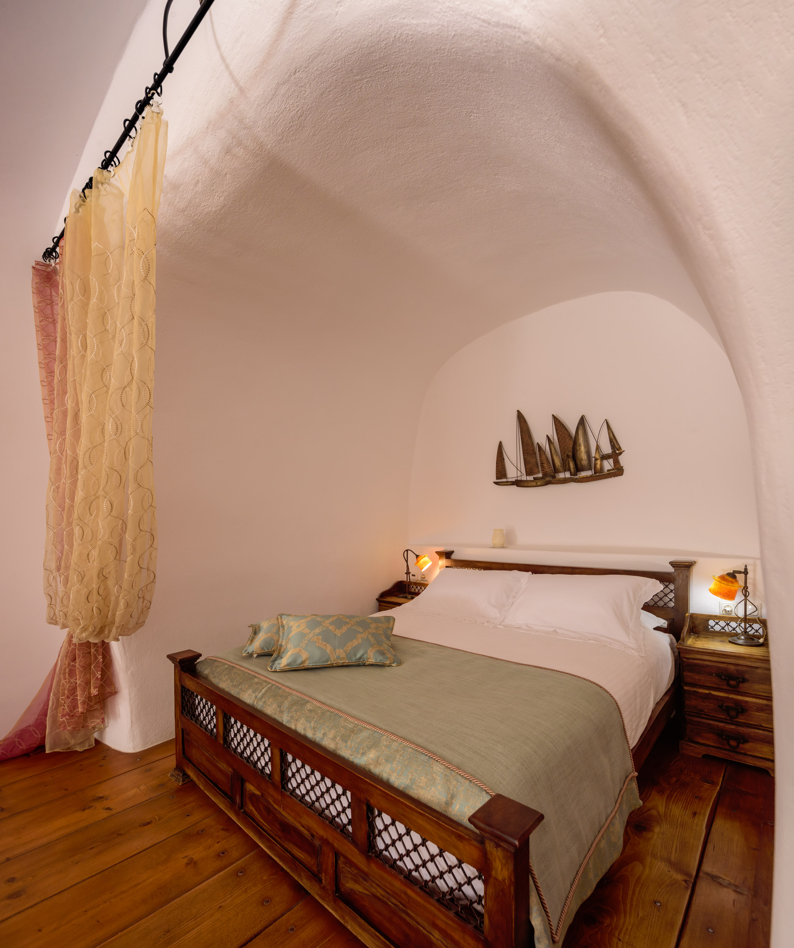 Cave, Honeymoon, Suite, Caldera View, Jetted Tub