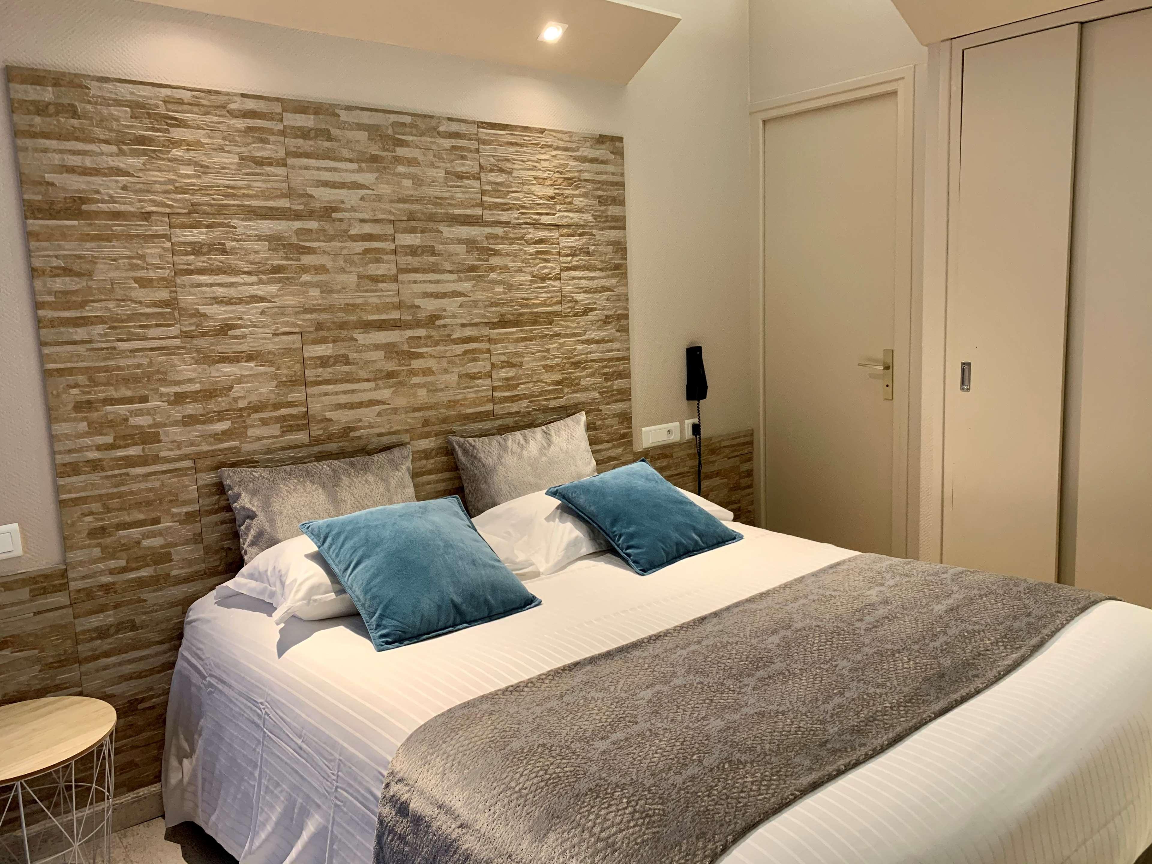 Room, Single
