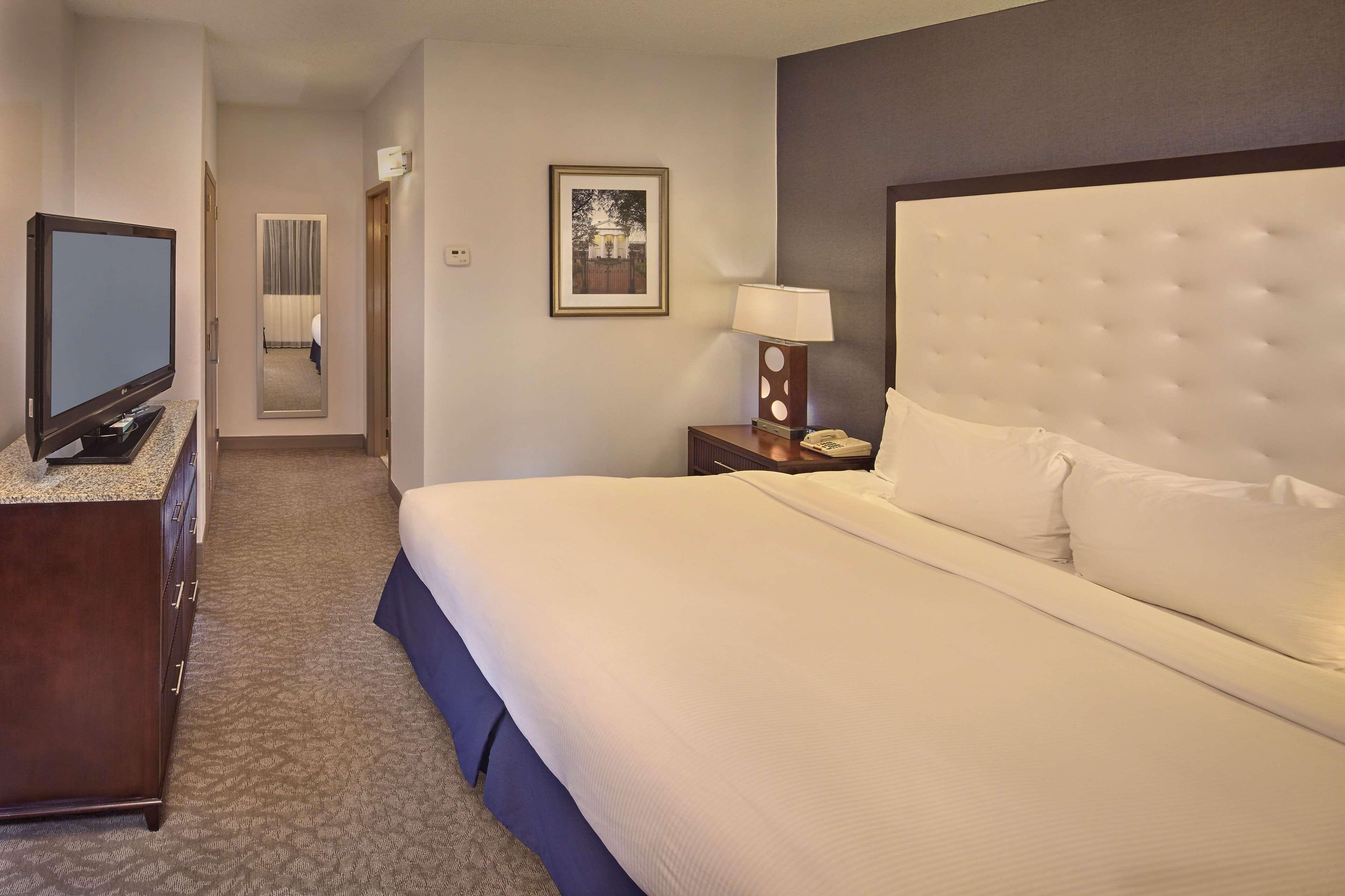 ROOM, KING BED, EXECUTIVE LEVEL, BALCONY, ACCESSIBLE
