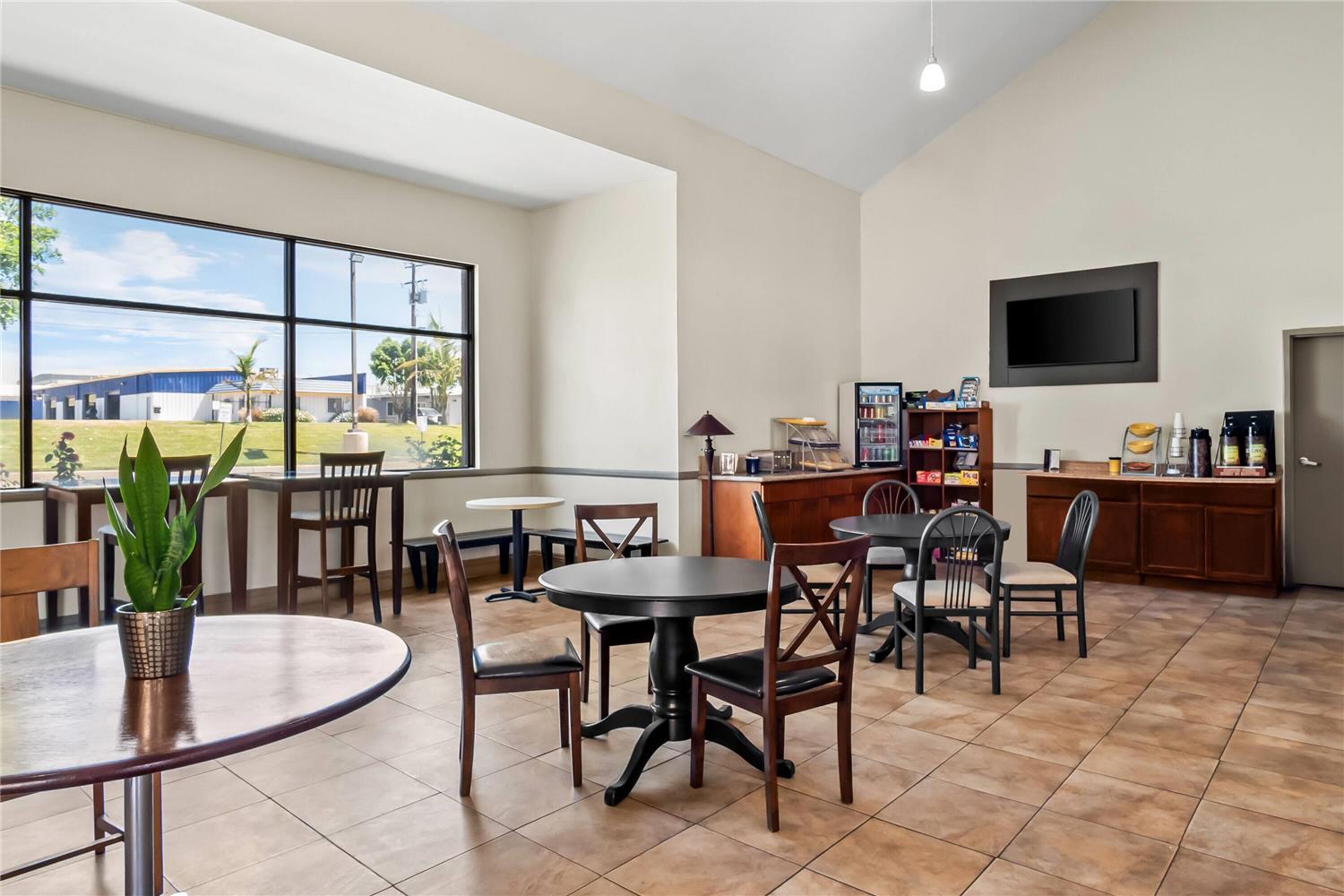 Days Inn by Wyndham Fontana / Rialto 20/34