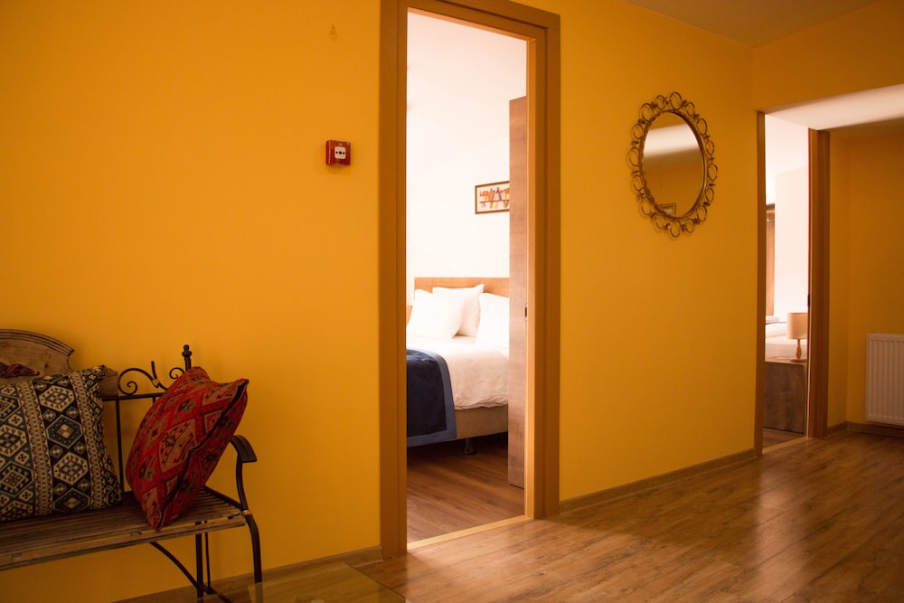 Mariam R 48/68