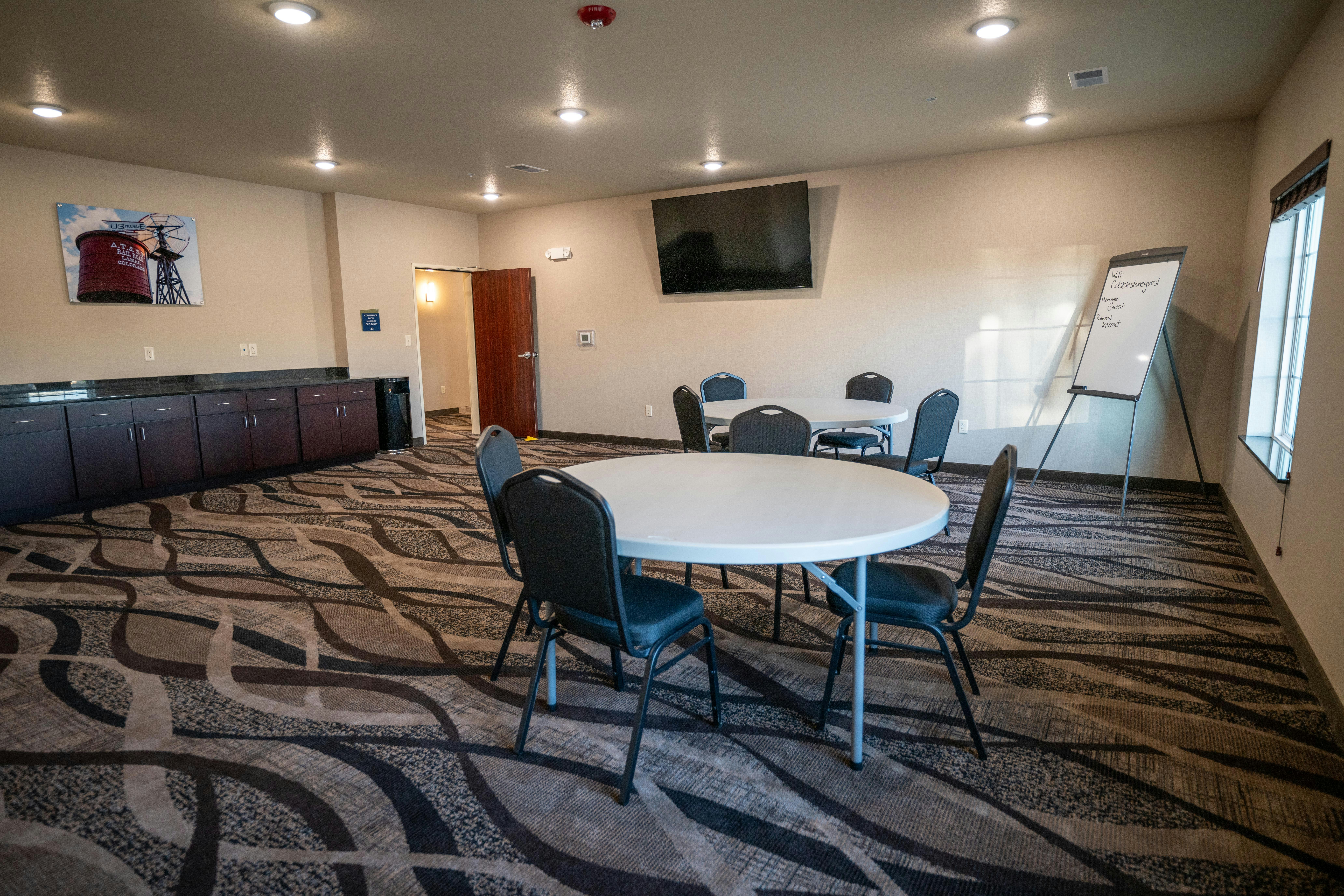 Cobblestone Hotel & Suites - Lamar 17/19