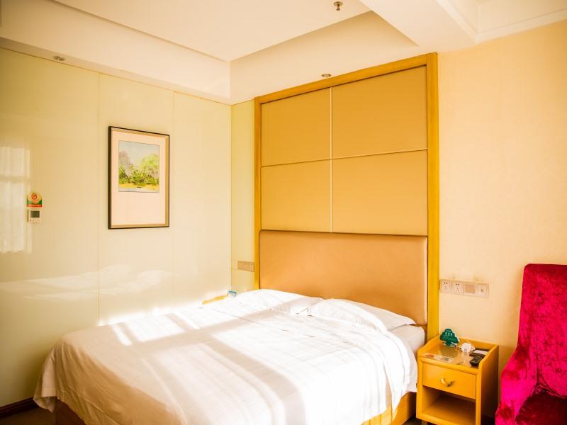 GreenTree Inn LanZhou YanBei Road United University Express Hotel 12/32