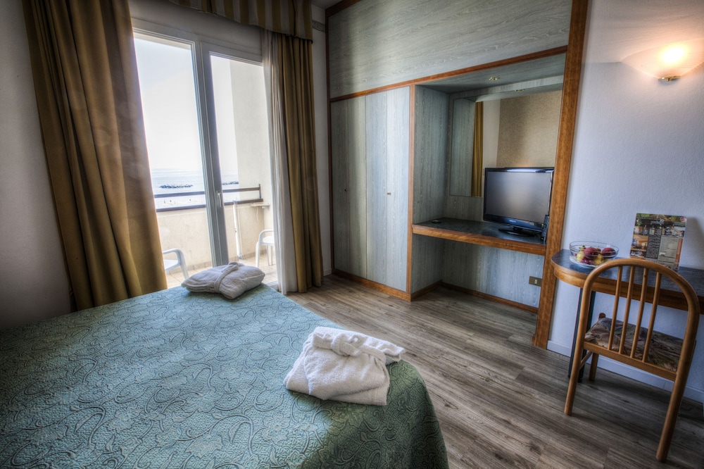 Hotel Life 51/66