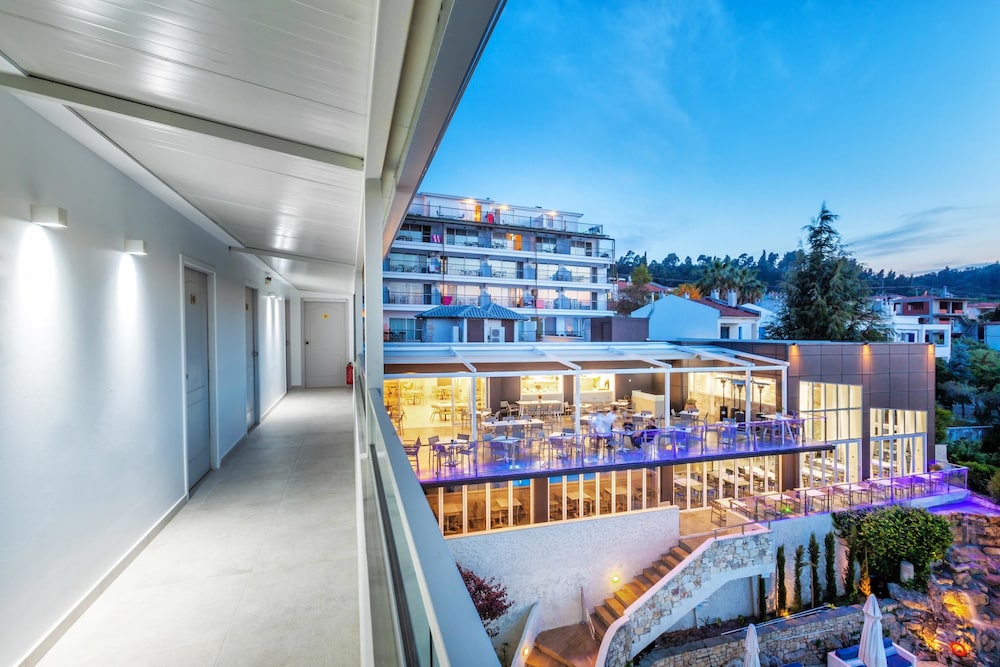 Kriopigi Hotel 8/104