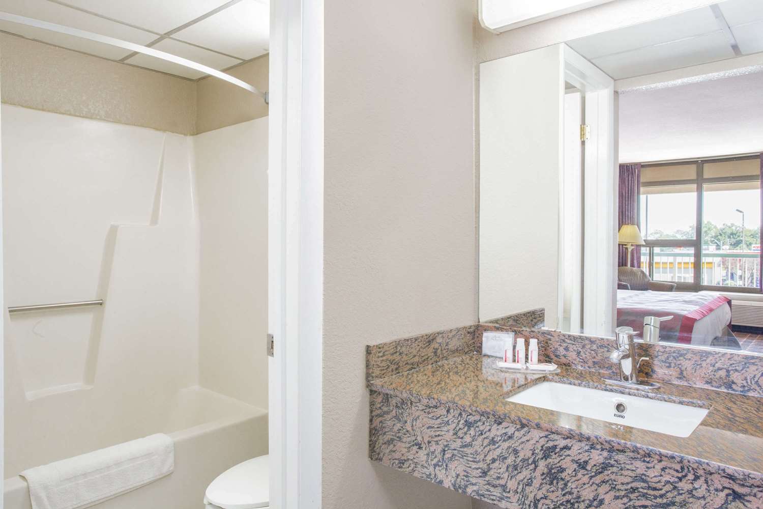 Ramada by Wyndham Edgewood Hotel & Conference Center 20/20