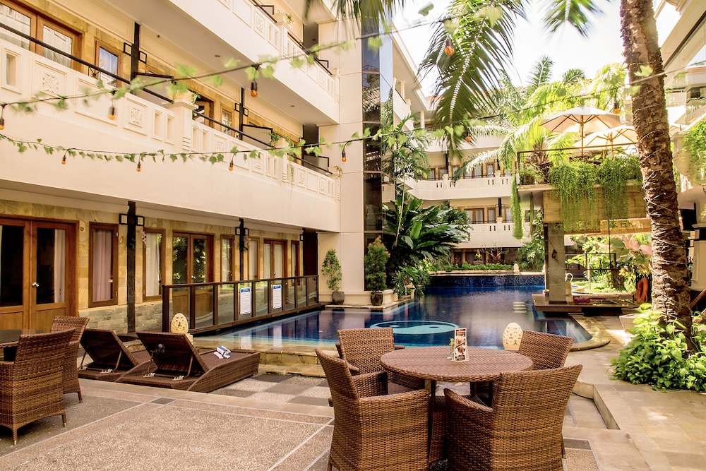 Famous Hotel Kuta (ex Permata Kuta Hotel by Prasanthi) 57/71