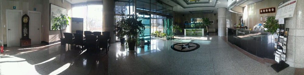 Elysian Hotel 40/50