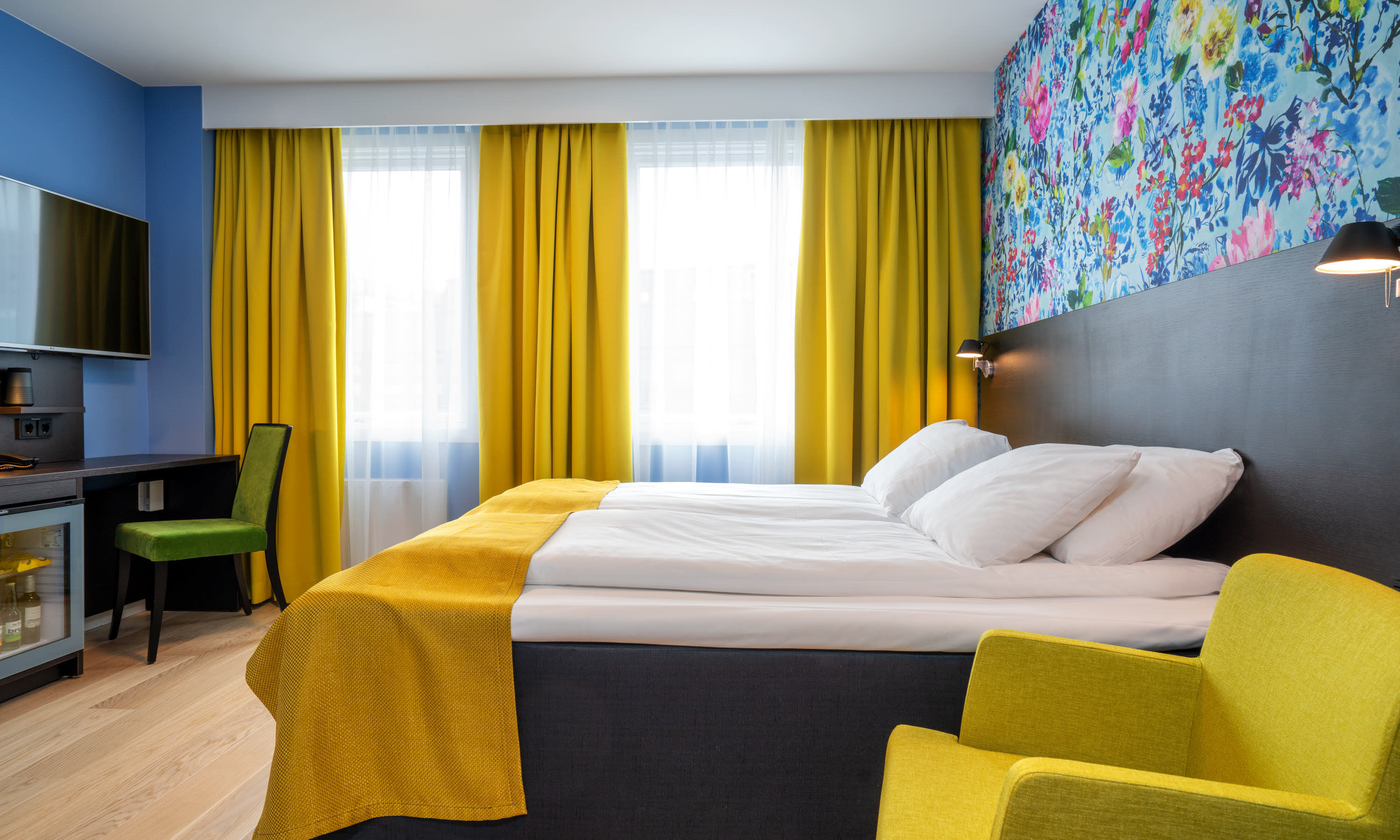 Standard, Queen Bed