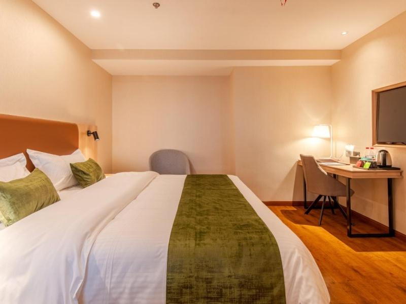 GreenTree Inn Hefei Changjiang West Road Zhenxing Road Subway Station Jiaqiao Yueshan International 12/27