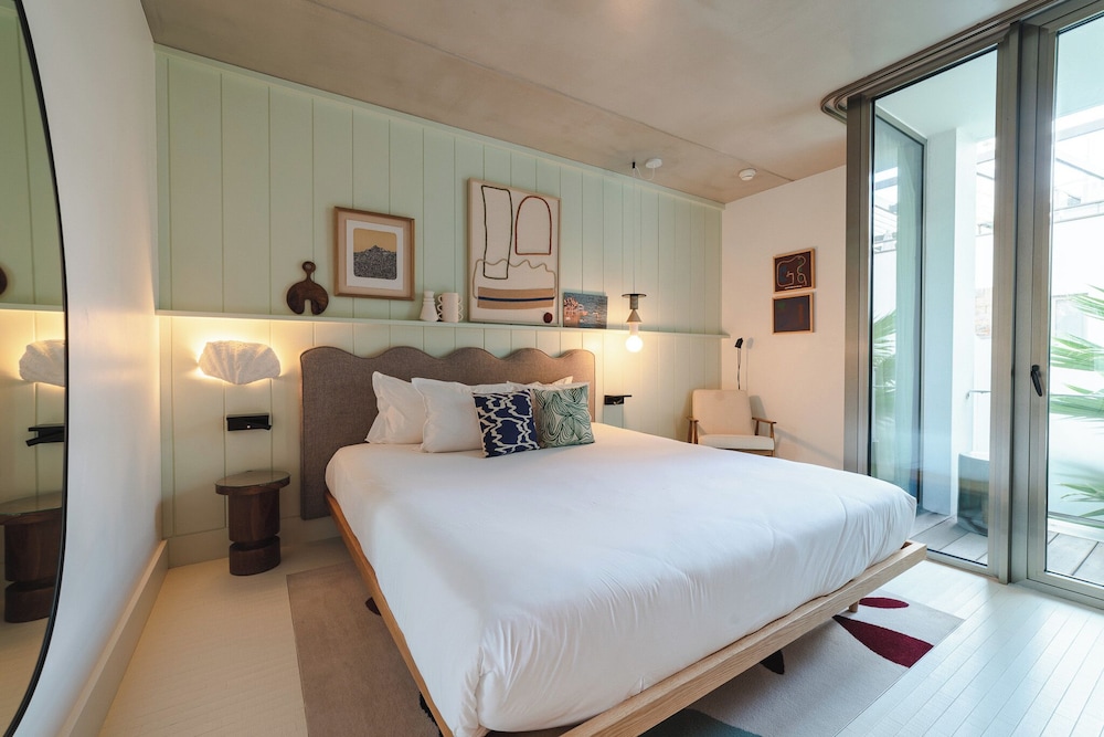ROOM, DOUBLE BED, PATIO VIEW