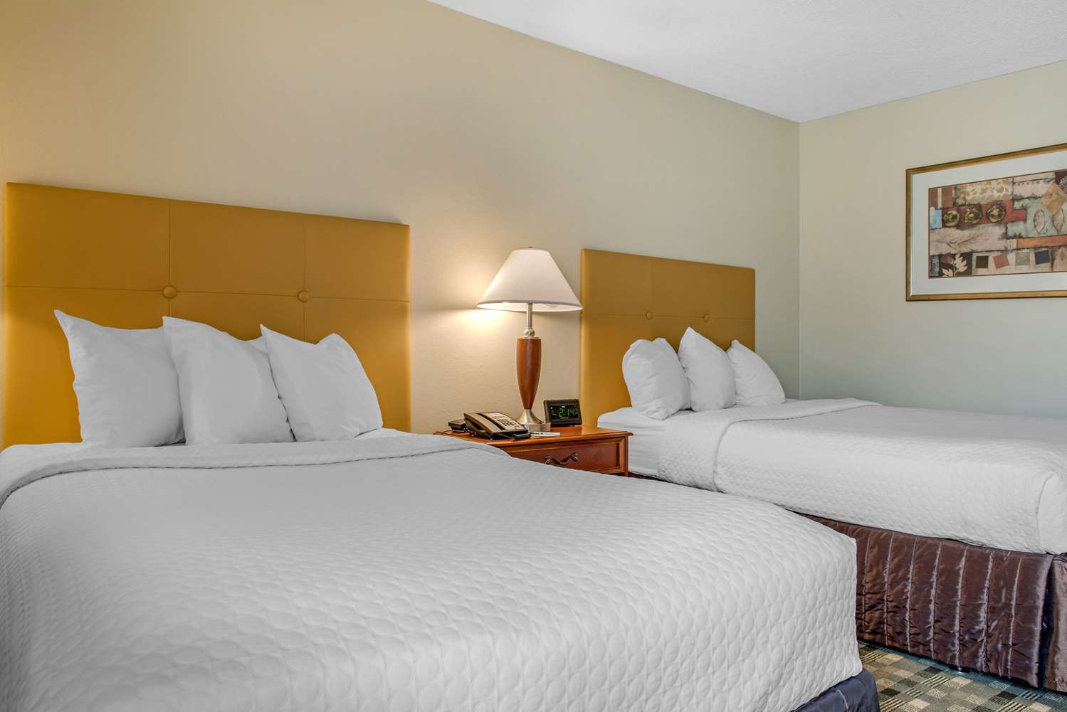 ROOM, 2 DOUBLE BEDS