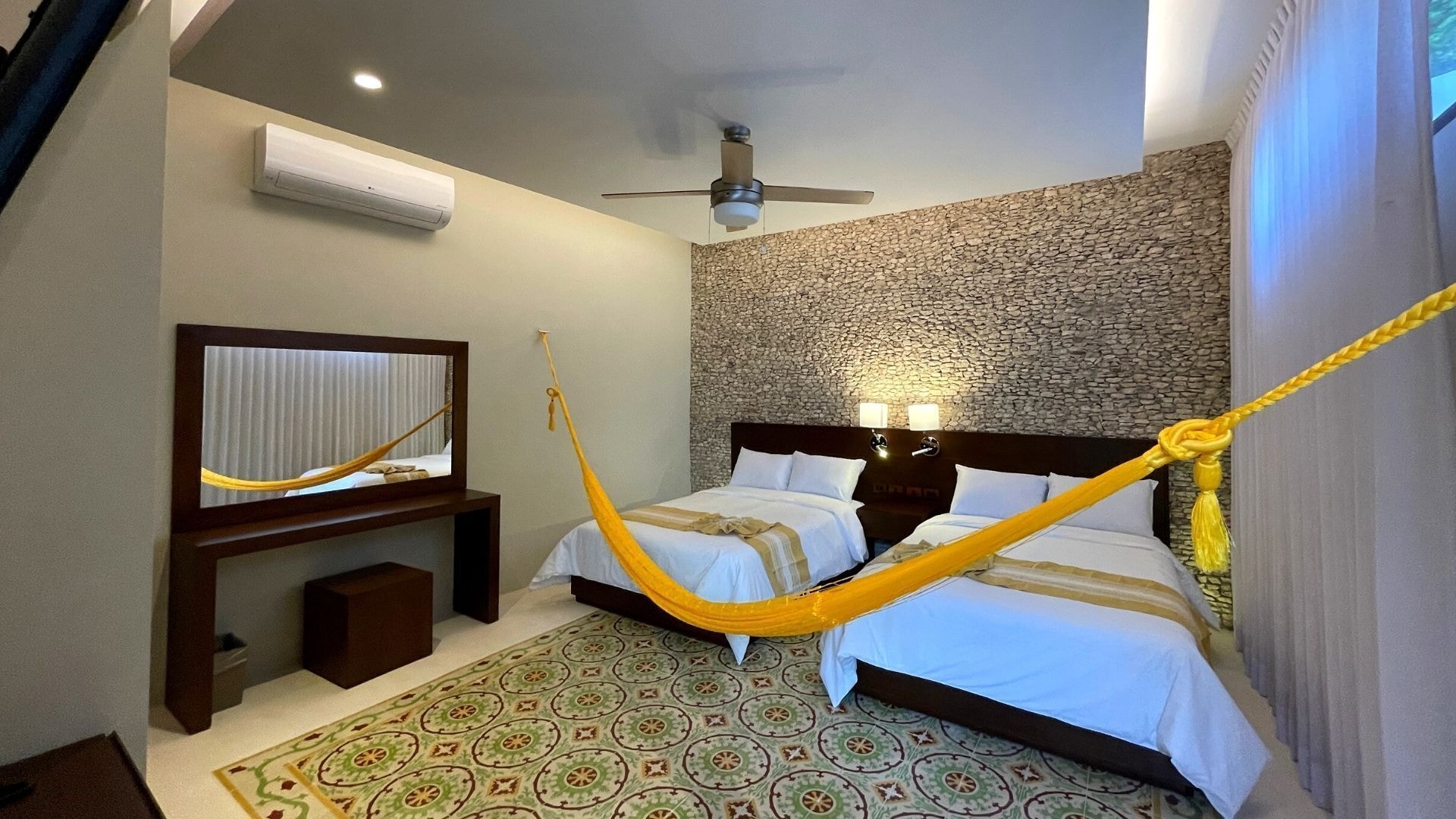 SUPERIOR, 2 DOUBLE BEDS