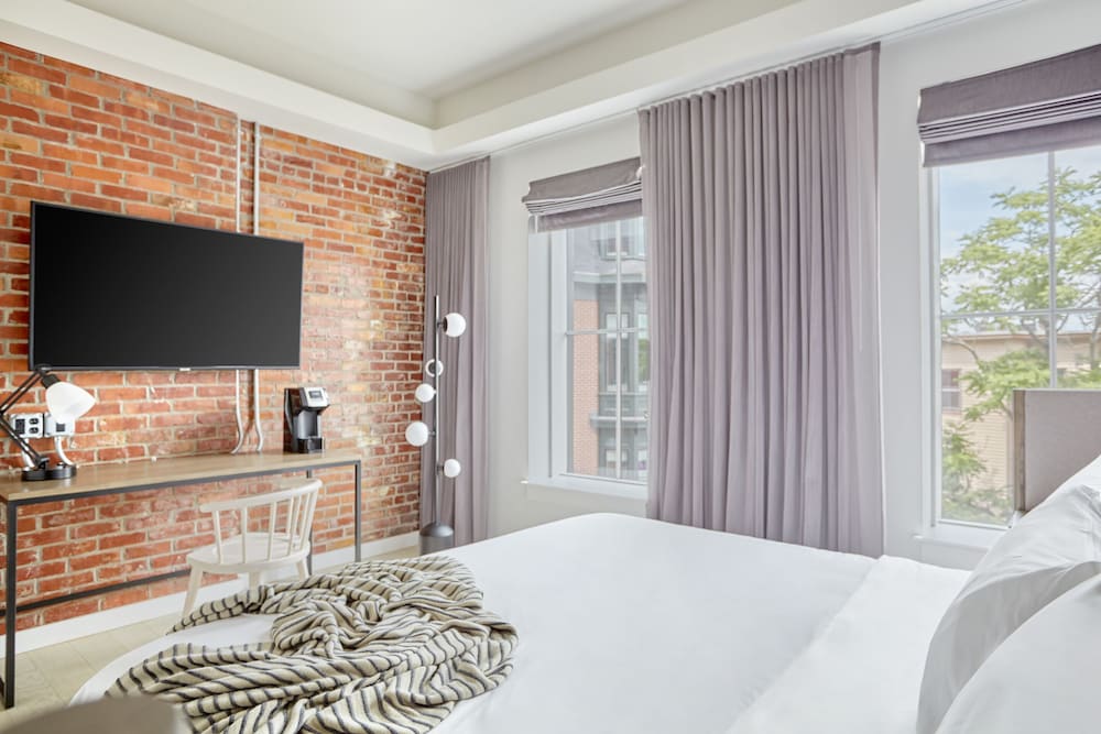 907 Main 27/52