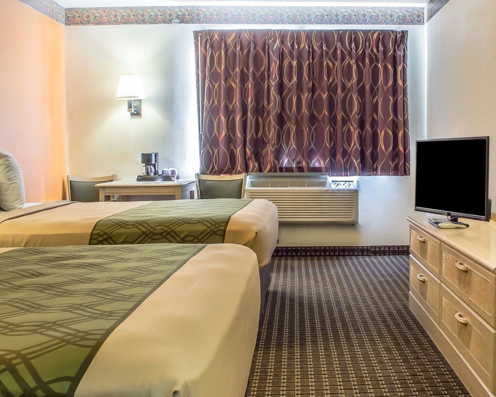 Quality Inn Winslow I-40 13/31