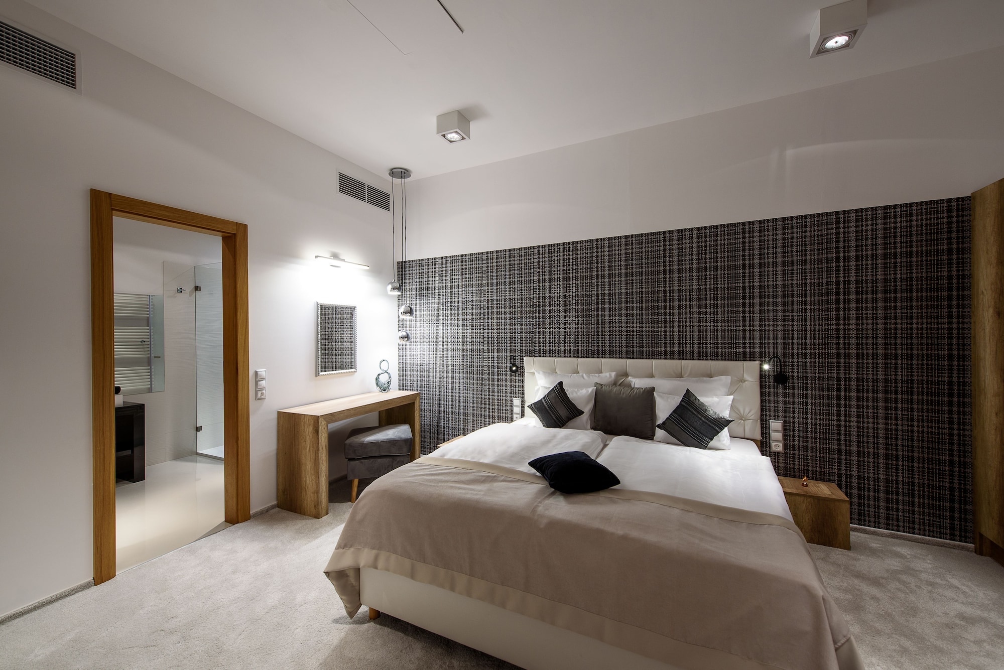 2 BEDROOMS, GRAND, SUITE