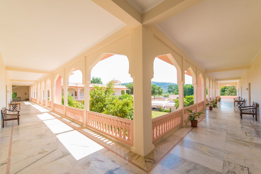 Hotel Dev Vilas 40/72