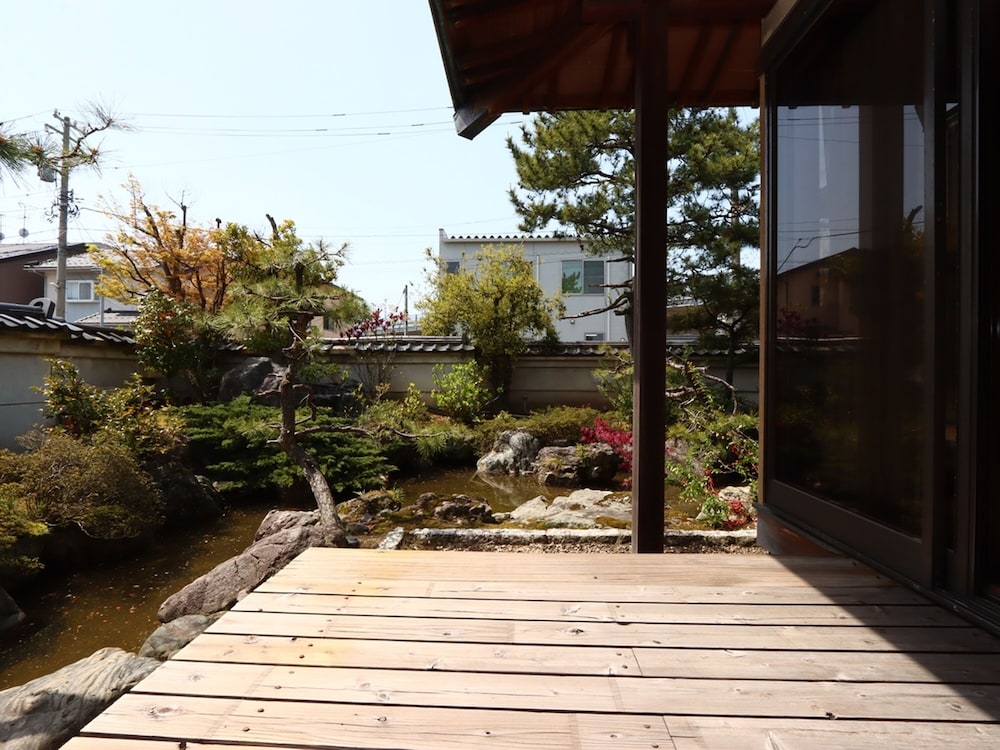 Karasawa Inn 57/63