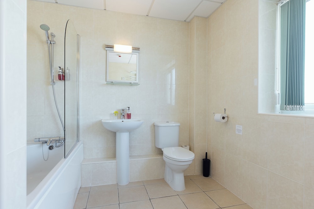 The Woodridge Inn Hotel 53/54