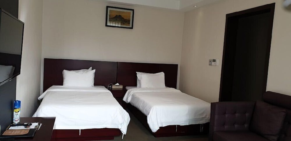 Hotel The Base 10/17