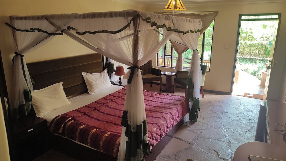 AA Lodge Amboseli 12/50