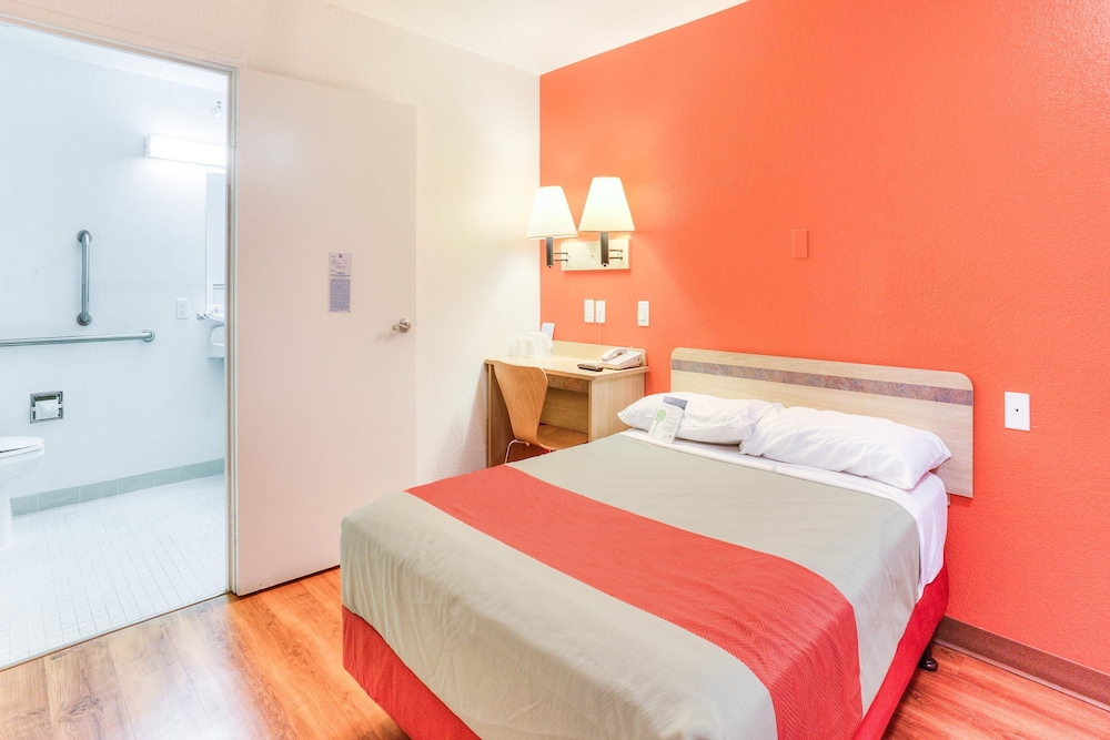 Motel6 Tigard, OR - Portland South - Lake Oswego 32/59