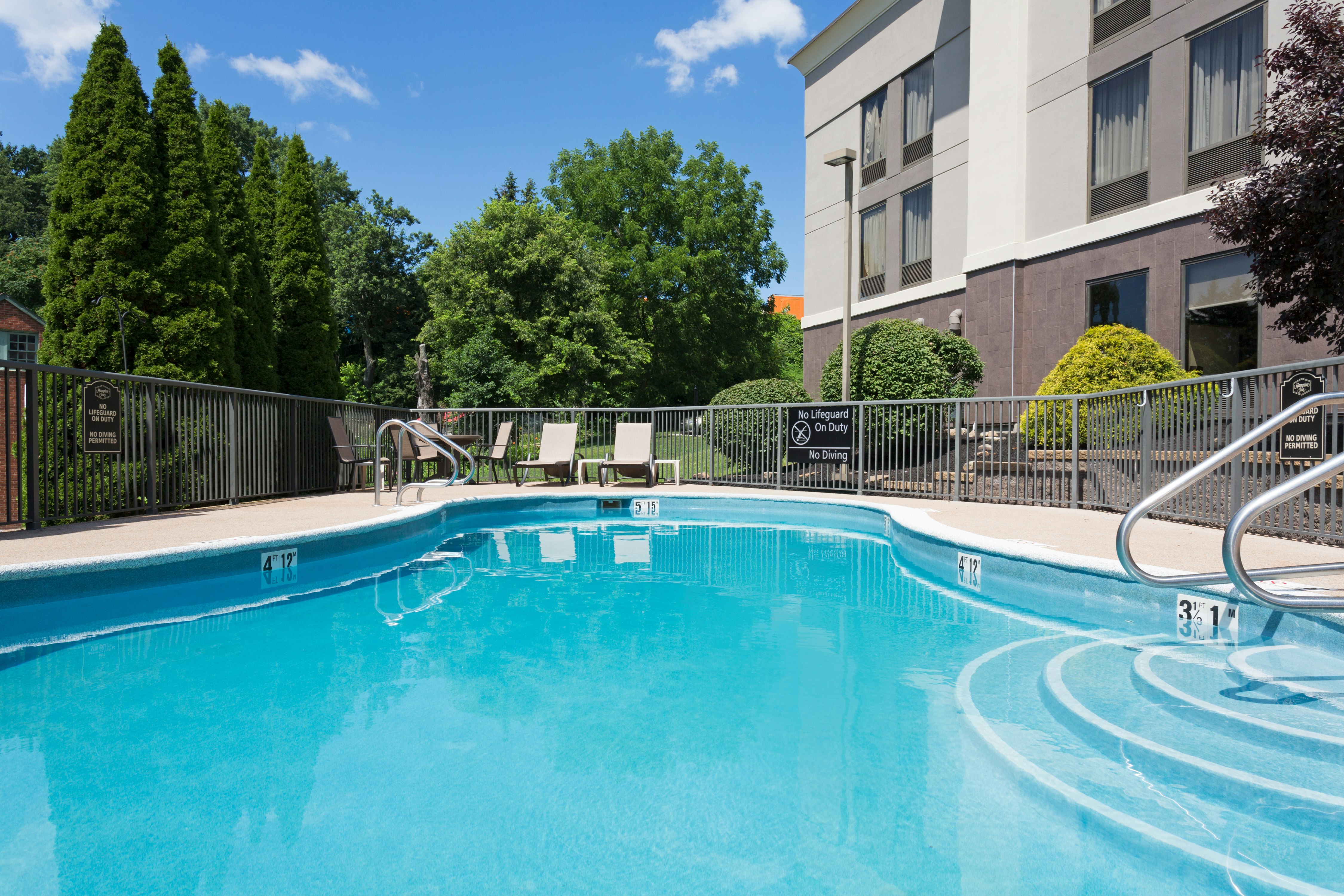 Hampton Inn Pittsburgh-West Mifflin 33/33