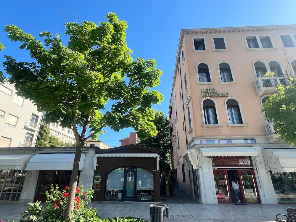 Hotel Cristallo 3/50