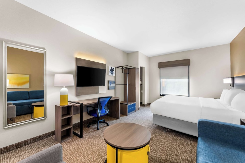جناح بسرير كينج مع أريكة لذوي الإعاقة، Comfort Inn Harriman, TN 2/2